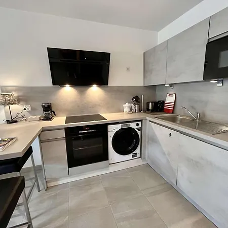 Neuf Climatise, Terrasse, Parking, A Pied, - Fr-1-226b-106 *